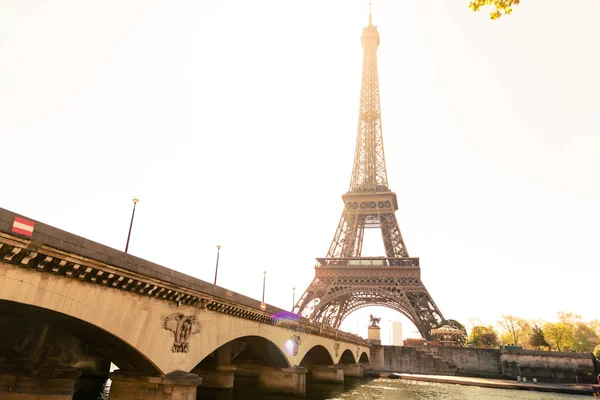 Paris 'te Eyfel Turu