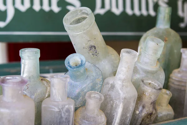 Старі старовинні пляшки Ліцензійні Стокові Зображення