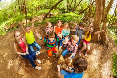 şirin çocuklar eğleniyor