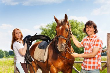 Çift onların defne at yuvası