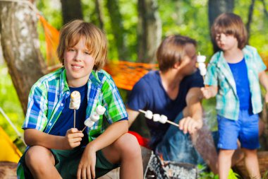 Çocuk holding kızarmış hatmi