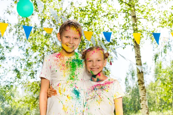 Kids smeared with colored powder — Stock Photo, Image