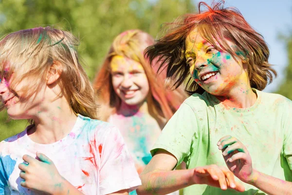 Kids having fun with colored powder — Stock Photo, Image