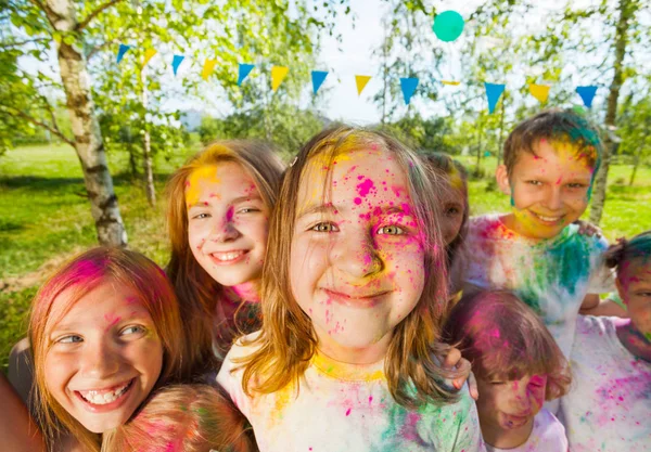 Kids having fun with colored powder — Stock Photo, Image