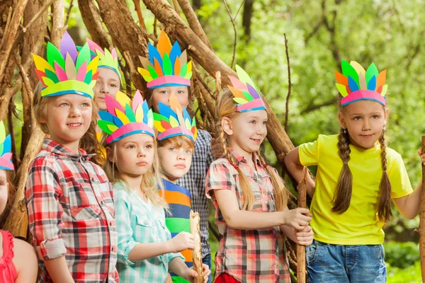 Crianças brincando de índios — Fotografia de Stock