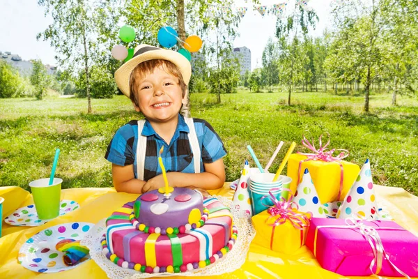 Boy making birthday wish — Stock Photo, Image