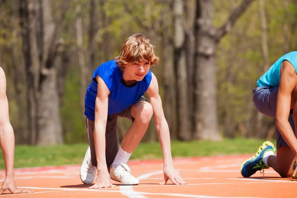 Pojke redo för race — Stockfoto