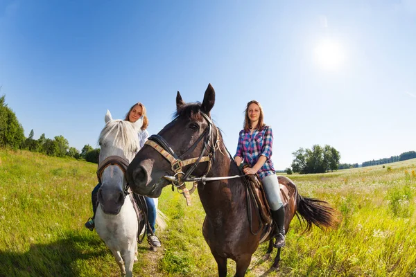 Female horseback riders on horses — Stock Photo, Image