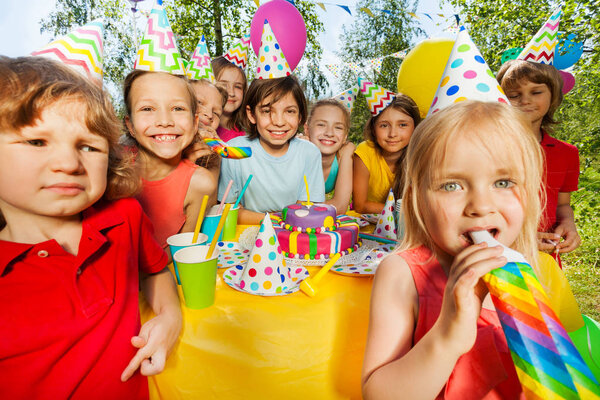 kids celebrating birthday in park