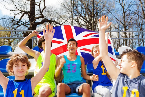 Britische Fans unterstützen ihr Team — Stockfoto