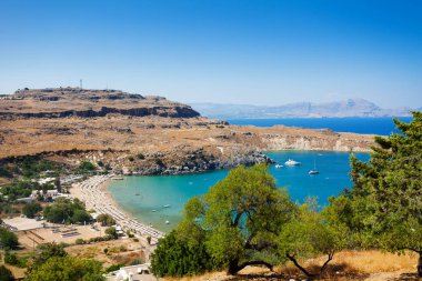 Lindos doğa koyu ve plajı ile
