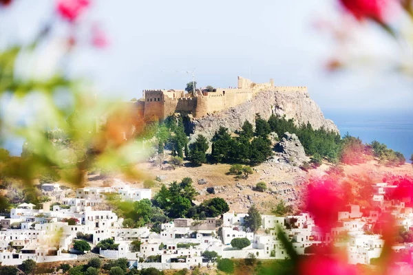 Lindos by och Akropolis — Stockfoto