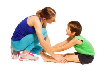 çocuk çocuk annesiyle yapıyor