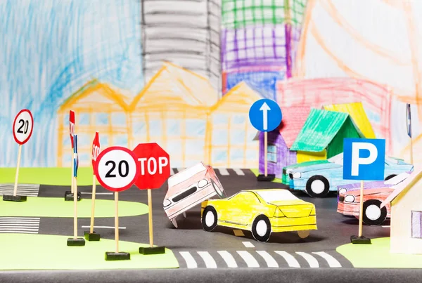 Traffico su strada maquette di carta fatta a mano — Foto Stock