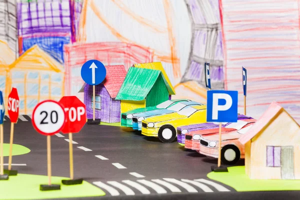 Verkeer op wegen handgeschept papier maquette — Stockfoto