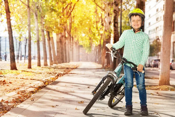 Little boy riding bike at park — Stock Photo, Image