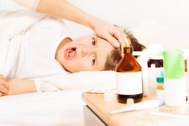 Hasta çocuk ağlıyor