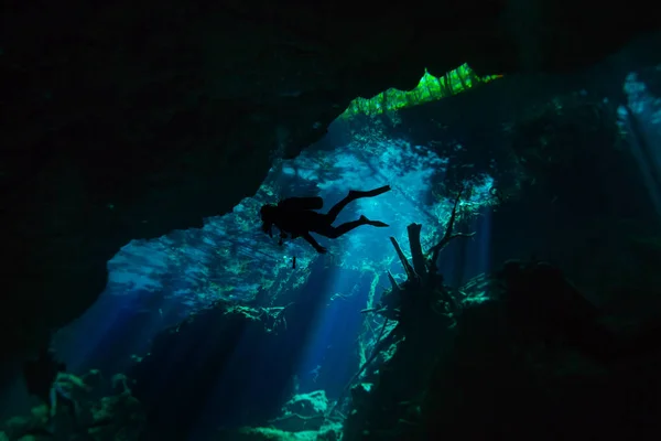 Diver exploring Azul cenote — Stock Photo, Image