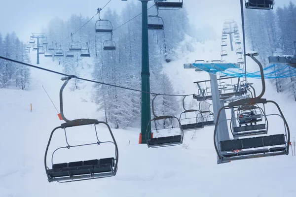 Tomma stugor av chairlift — Stockfoto