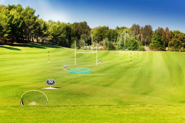 Markers and bunkers at golf course — Stock Photo, Image