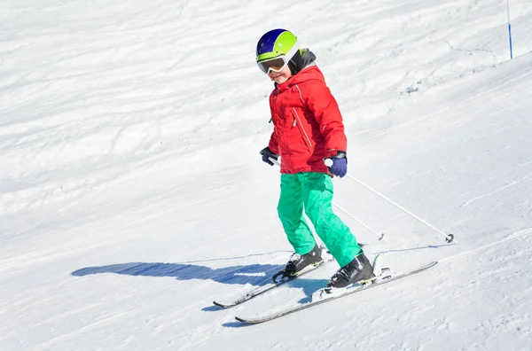 Skifahrer Junge mit Skimaske — Stockfoto