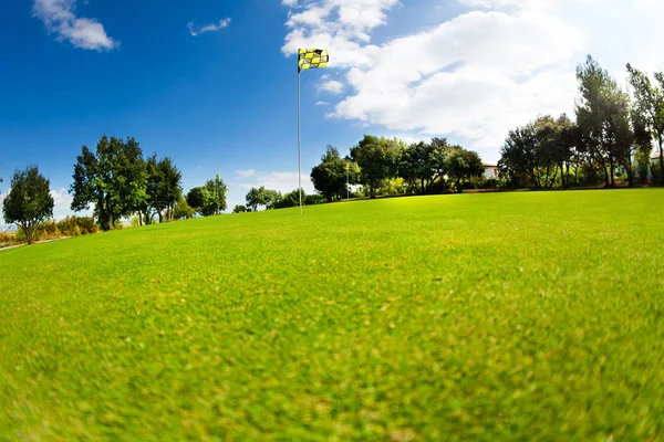 Zelené golfové hřiště — Stock fotografie