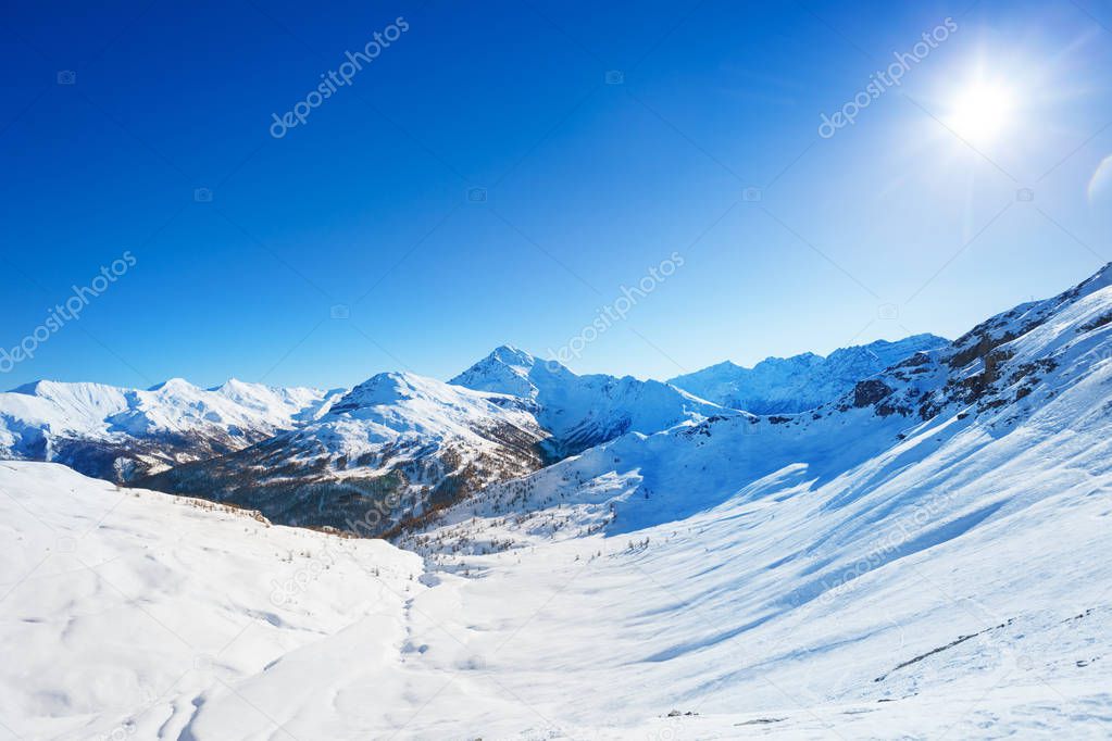 snowcapped mountain at sunny day