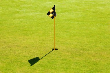 Delik ve flagstick orta