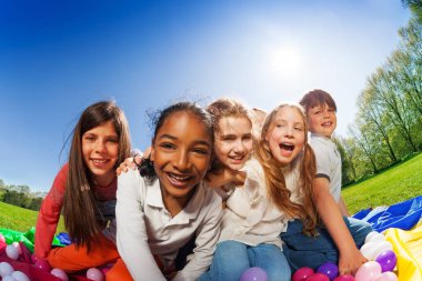 mutlu çocuklar grup