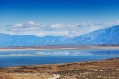 Antelope Adası yansıtan bulutlar ile