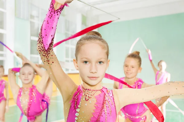 Талановиті дівчата гімнастки — стокове фото