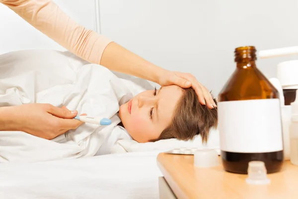 Mother checking son temperature — Stock Photo, Image