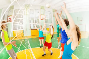 voleybolcular maç olan