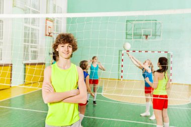 spor salonunda spor giyim çocuk