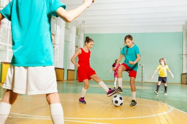 Baylar bayanlar futbol eğitim