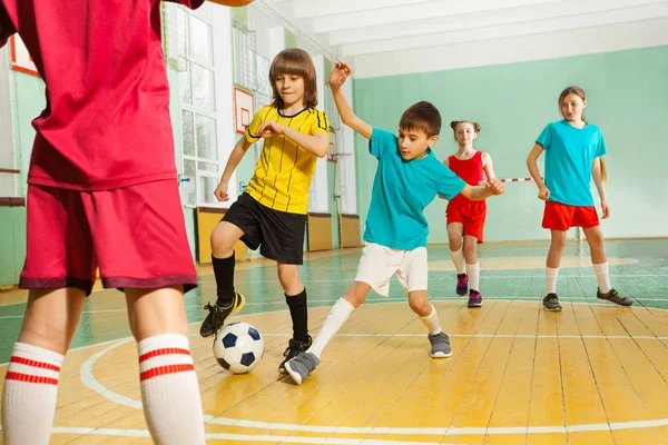 Boys and girls training football — Stock Photo, Image
