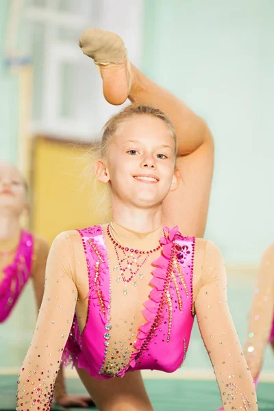 Ritmik Jimnastik pratik kızlar