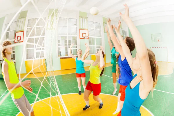 voleybolcular maç olan