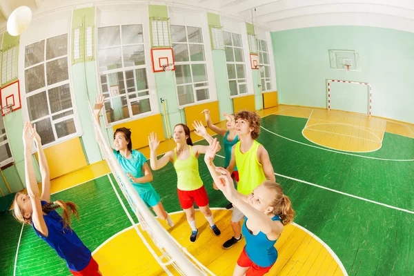 voleybolcular maç olan 