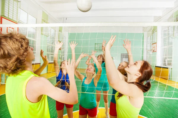 voleybolcular maç olan 