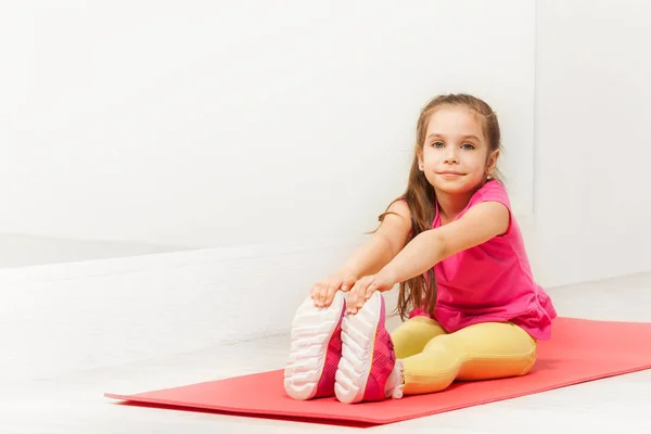 Ragazza gambe stretching — Foto Stock