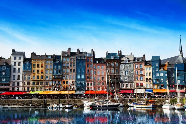 Honfleur harbor with color houses — Stock Photo, Image