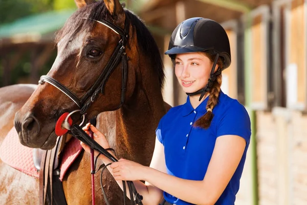 Horsewoman with purebred bay horse — Stock Photo, Image