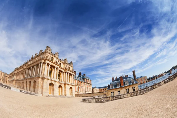 Imagem Olho Peixe Palácio Versalhes Contra Céu Nublado França — Fotografia de Stock