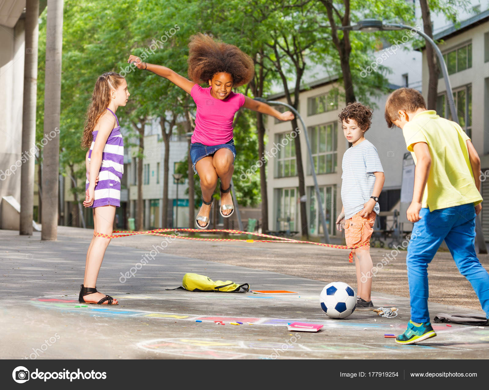 Do you enjoy playing sports. Дети улицы. Ребенок играющий на улице. Дети играют на улице. Игры для детей на улице.