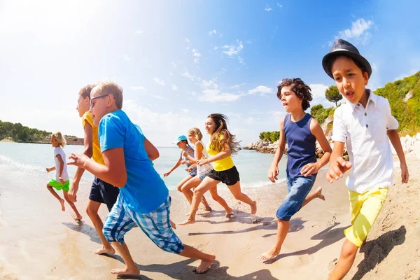 Retrato Lente Ojo Pez Grupo Niños Diversas Edades Que Corren —  Fotos de Stock