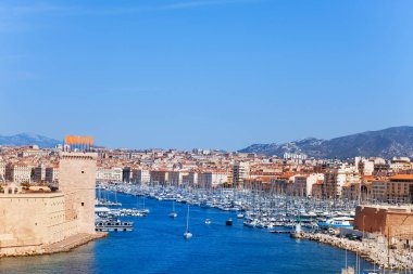 Panoramik eski Vieux port ve güneşli bir gün, Fransa'da Marsilya sahil