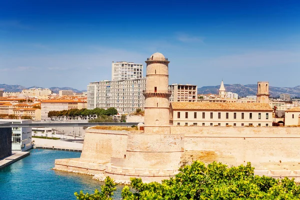 Panorama Marsylii Fort Saint Jean Starym Porcie Pierwszym Planie — Zdjęcie stockowe