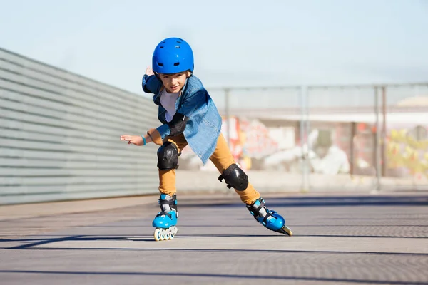 Preteen Boy Riding Fast Roller Skates Outdoor Skate Park Summer — Stock Photo, Image