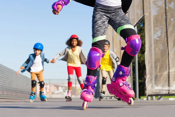 Kids Roller Helmets Knee Elbow Pads Safe Rollerblading Outdoors — Stock Photo, Image